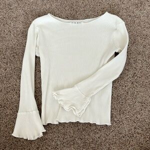 3/4 flare sleeve shirt fits like a small